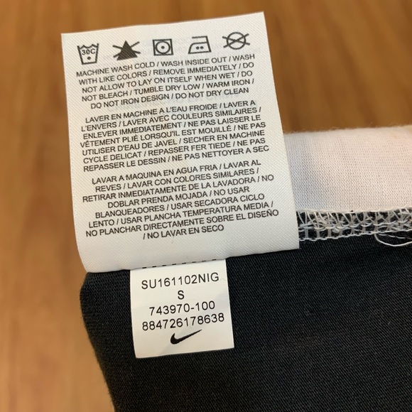 Nike Signal Black & White Muscle Tank - Picture 11 of 13